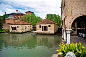 Portogruaro - I due Mulini (1477) vicino al ponte di Sant'Andrea che bloccano il fiume Lemene rendendo lo scorcio affascinante. 